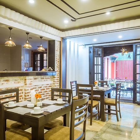Harati Manor Inn Катманду Екстер'єр фото
