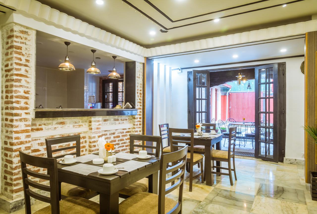 Harati Manor Inn Катманду Екстер'єр фото